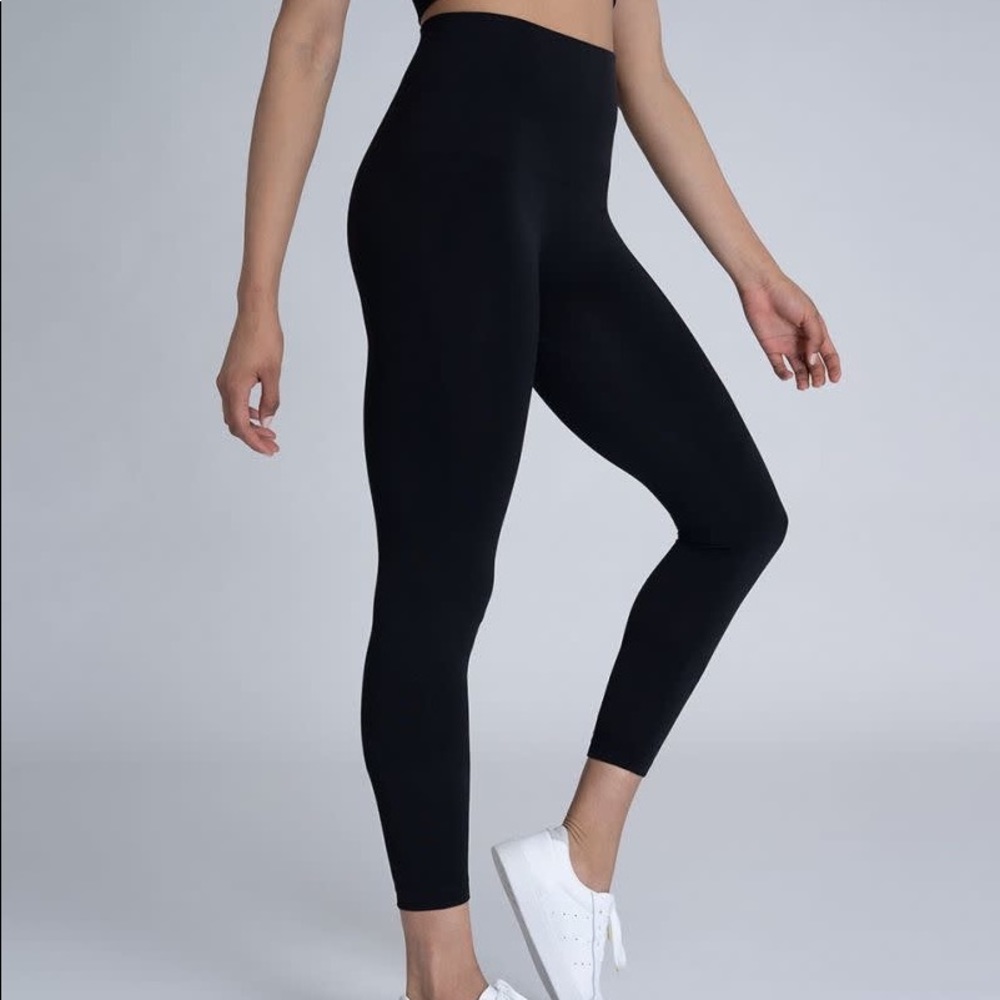 SPANX Look At Me Now Cropped Seamless Leggings